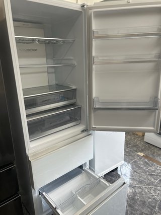 Nevera Combi Haier Puertas Cristal blanco 70 cm