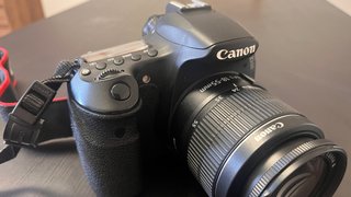 Canon EOS 60D + Objetivo EF-S 18-55mm nuevo