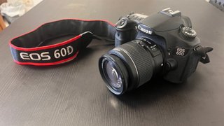 Canon EOS 60D + Objetivo EF-S 18-55mm nuevo