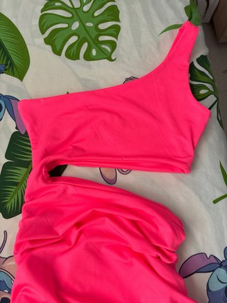 Vestido rosa con corte y fruncido SIN ESTRENAR