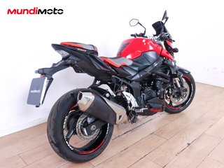 SUZUKI GSR 750