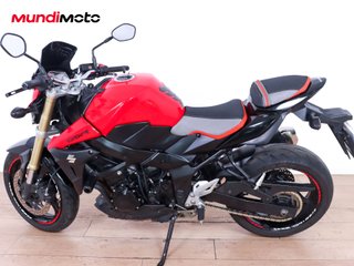 SUZUKI GSR 750