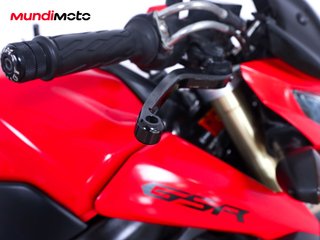 SUZUKI GSR 750