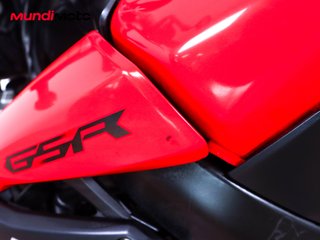 SUZUKI GSR 750