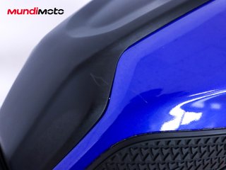 SUZUKI GSR 750