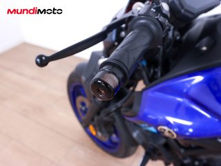 SUZUKI GSR 750
