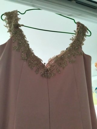 Vestido largo fiesta rosa con detalles dorados