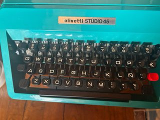 Máquina de escribir Olivetti Studio 45