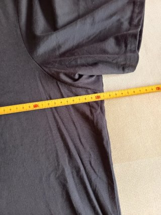 Camiseta negra hombre con bolsillo