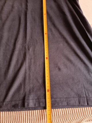 Camiseta negra hombre con bolsillo