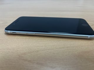 iPhone SE 2020 Blanco - Batería 75%