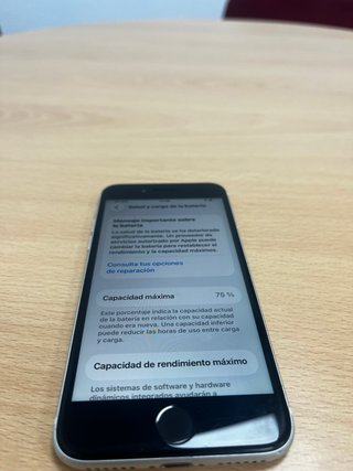 iPhone SE 2020 Blanco - Batería 75%