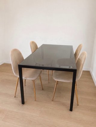 Mesa de comedor cristal y metal negra