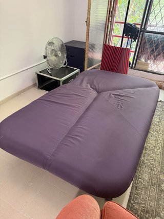 Sofá Vintage Morado Tela y Metal