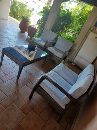 Salottino da giardino in vimini e vetro