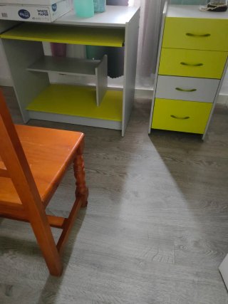 Escritorio infantil y mesilla/cómoda gris y verde