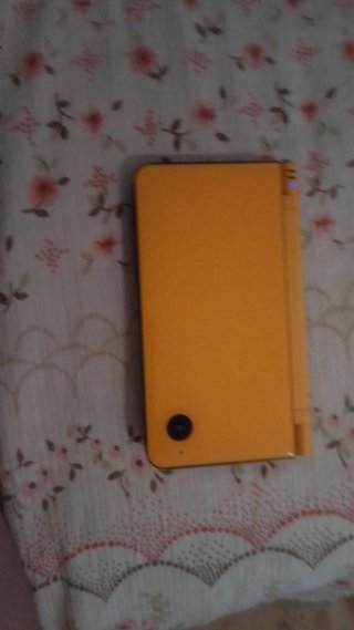 Nintendo DS XL Amarilla