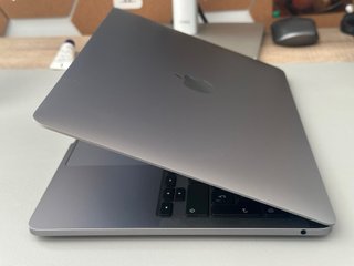 MacBook Pro M1 space grey