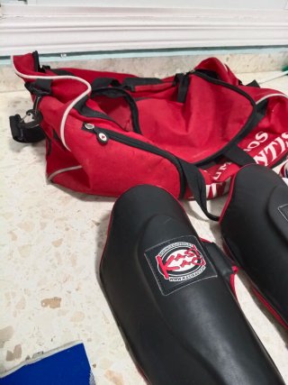 Kit Boxeo/Full Contact: Guantes, Espinilleras y Sh