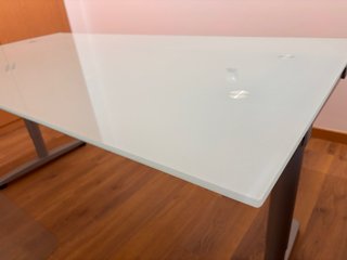 Mesa de escritorio IKEA de cristal 160 × 80 cm