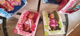 Confezione da 6 scatole di Bambole Barriguitas di Famosa
