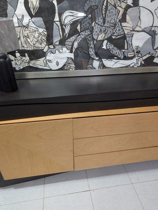 Comedor: Mesa, 6 Sillones, Cómoda y Cuadro