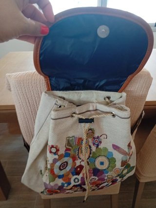 Mochila con lentejuelas y estampado floral