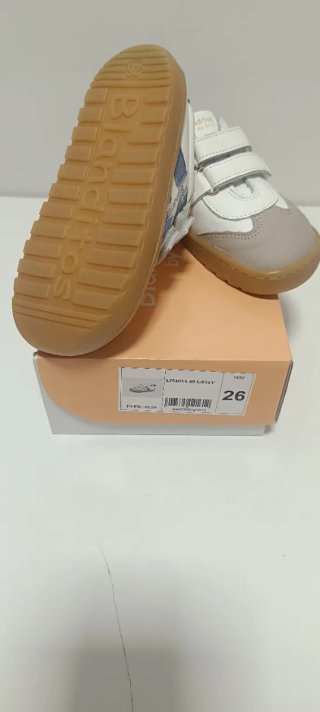 Zapatillas Blanditos T26 nuevas con caja