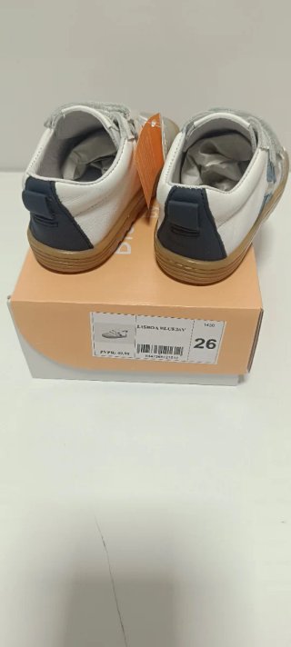 Zapatillas Blanditos T26 nuevas con caja