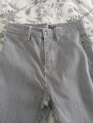 Pantalón pitillo rayas negrol y blanco