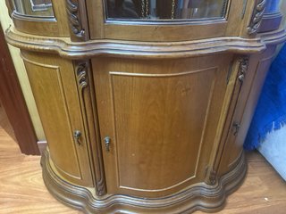 Reloj de salón clásico de madera y cristal