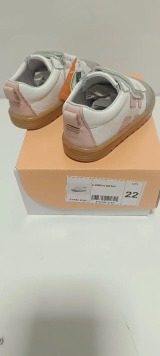 Zapatillas Blanditos T22 nuevas con caja