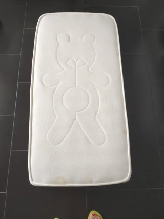 Colchón de cuna blanco