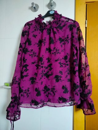 Blusa Amisu Morada Estampada Talla M