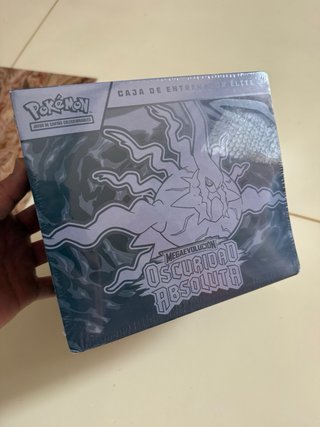 Caja Entrenador Élite Pokémon Oscuridad Absoluta