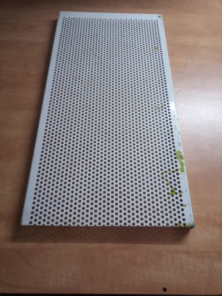 Estanterías metálicas perforadas