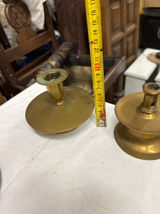 Lámparas y portavelas de latón