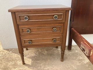 Cama de roble tallada 1,90x1,35 - Siglo XX