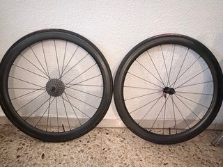 Ruote aero in carbonio tubolare