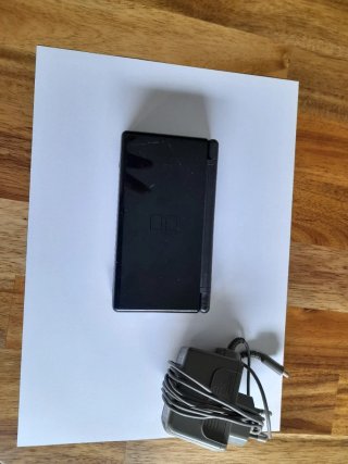 Nintendo DS Lite Negra + Cargador Original