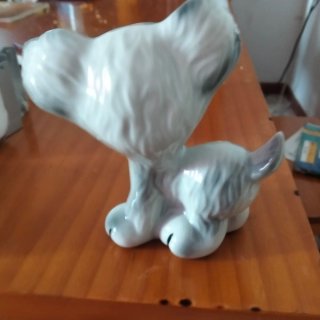 Perrito de cerámica decorativo