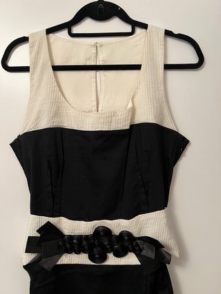 Vestido negro con chaqueta corta