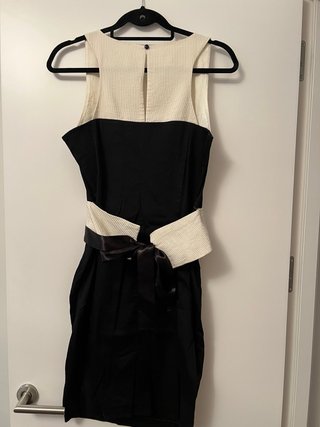 Vestido negro con chaqueta corta