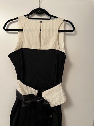Vestido negro con chaqueta corta