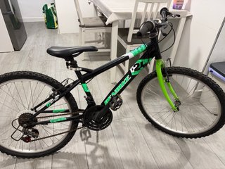 Bicicleta Montaña Negra y Verde 24