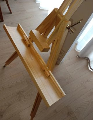 Caballete de madera con asas para transporte