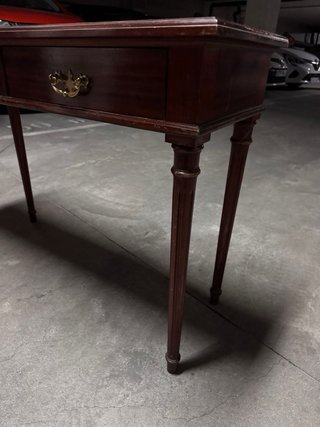 Mesa auxiliar madera antigua
