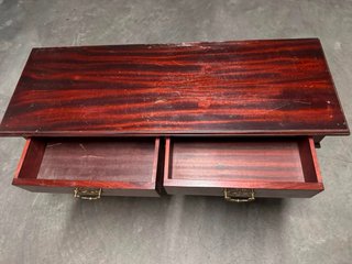 Mesa auxiliar madera antigua