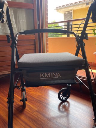 Andador Kmina plegable con asiento