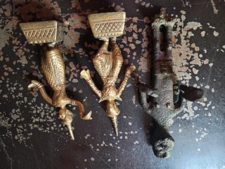 3 statuette in metallo